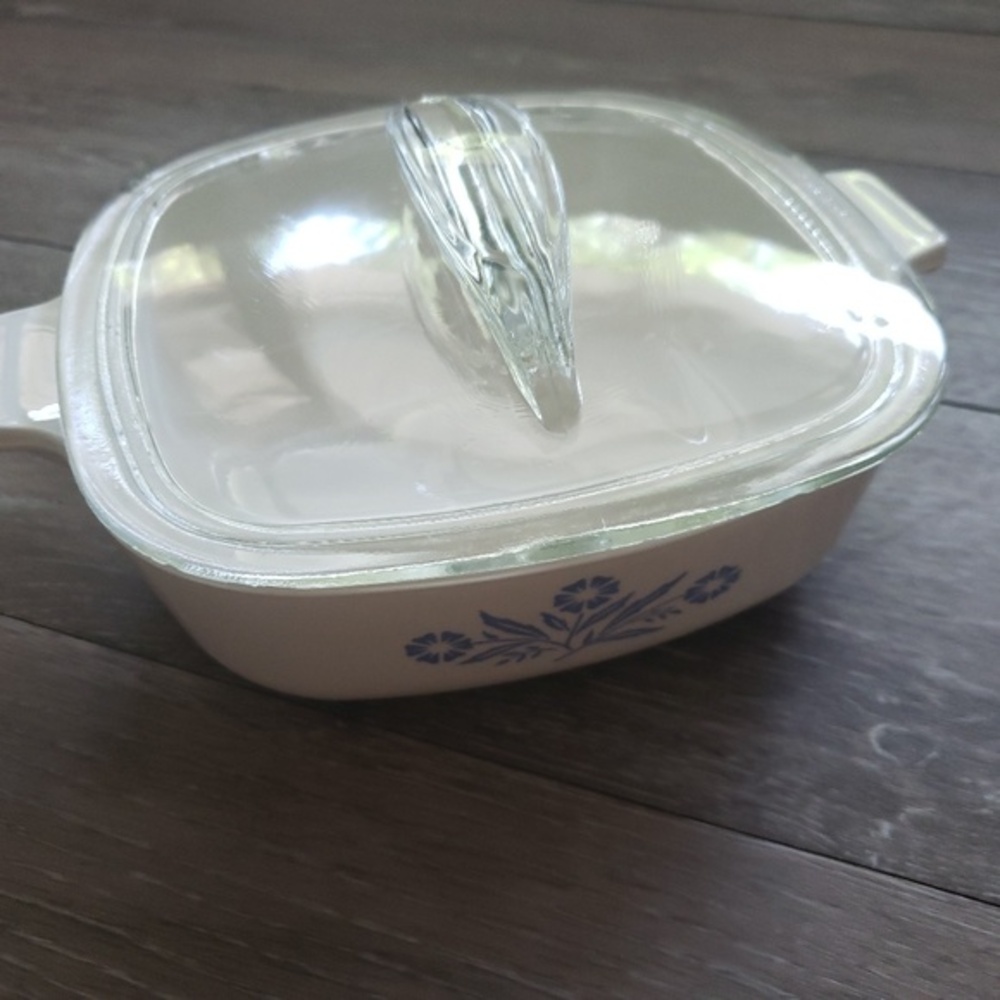1qt white pyrex‎ 1960s with 2lids